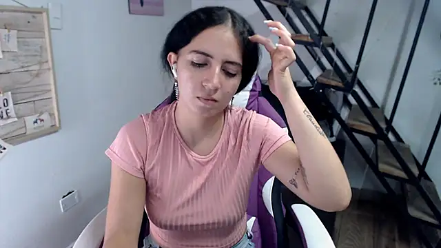 Snapshot of samantha_baby_ chatting on 10-18-25, 08:44 samantha baby online show from 10-18-25, 08:44