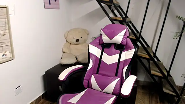 Snapshot of samantha_baby_ chatting on 11-19-25, 08:53 samantha baby online show from 11-19-25, 08:53