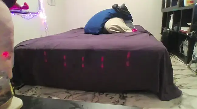 Snapshot of ThICk_JuIcEy chatting on 01-20-25, 12:39 ThICk JuIcEy online show from 01-20-25, 12:39