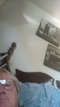 Snapshot of graham1980 chatting on 11-13-25, 04:55 graham1980 online show from 11-13-25, 04:55