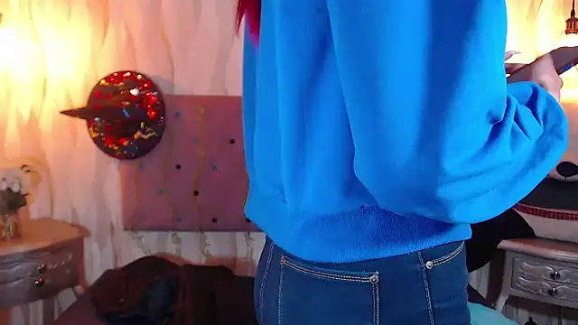 IsabelaLatina online show from 10-28-25, 01:06