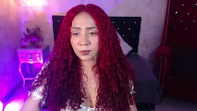 Snapshot of IsabelaLatina chatting on 07-05-26, 03:33 IsabelaLatina online show from 07-05-26, 03:33