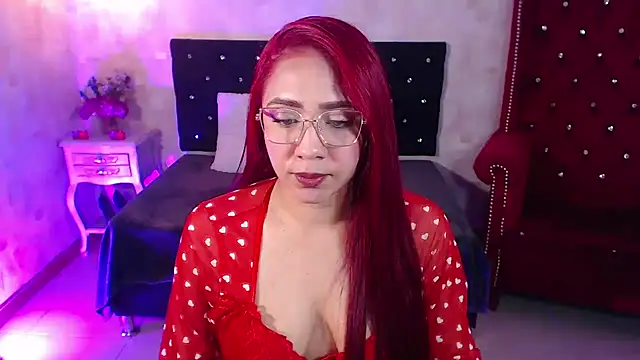 Snapshot of IsabelaLatina chatting on 06-26-26, 03:23 IsabelaLatina online show from 06-26-26, 03:23