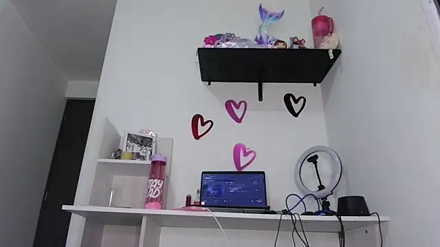 Snapshot of ari_sexy1 chatting on 09-21-25, 02:28 ari sexy1 online show from 09-21-25, 02:28