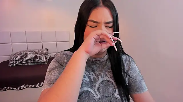 martinasaez online show from 11-26-25, 01:11