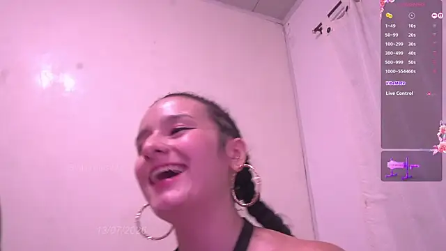 Snapshot of Sisirojas chatting on 07-14-26, 01:49 Sisirojas online show from 07-14-26, 01:49