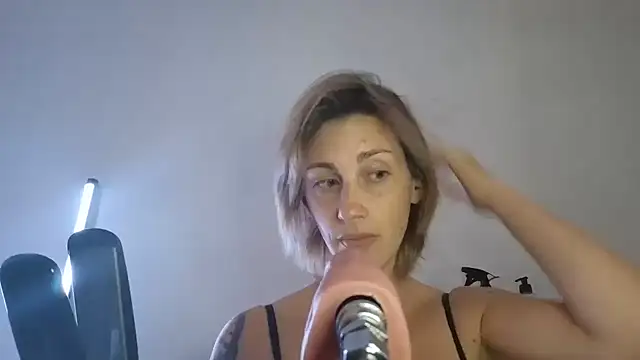Snapshot of Liza_Rosa chatting on 10-09-25, 02:06 Liza Rosa online show from 10-09-25, 02:06