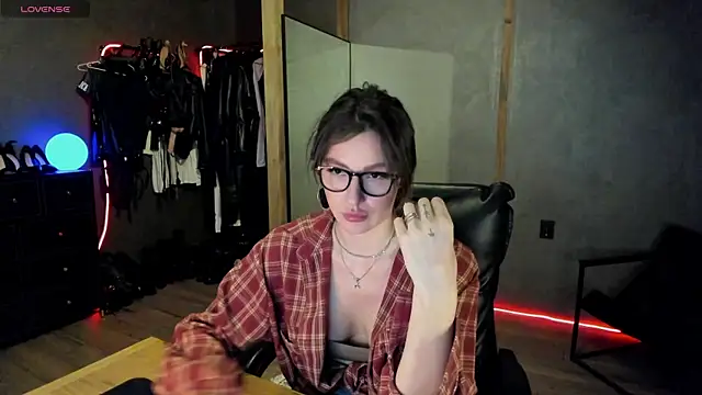 Snapshot of Mistress_Katerina chatting on 02-12-25, 04:11 Mistress Katerina online show from 02-12-25, 04:11