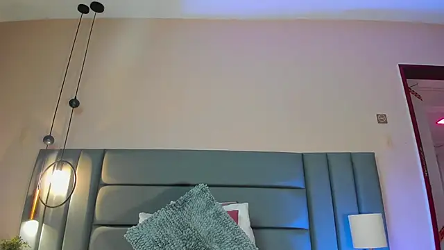 NoraDasilva online show from 10-16-25, 12:19