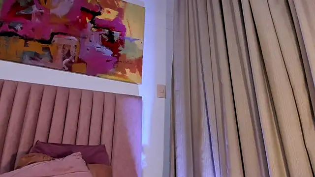 NoraDasilva online show from 09-10-25, 11:48