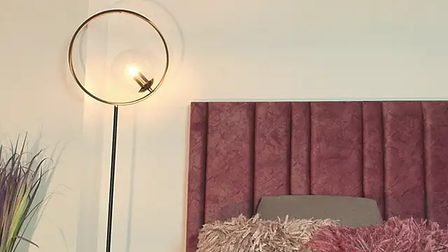 NoraDasilva online show from 10-07-25, 12:33