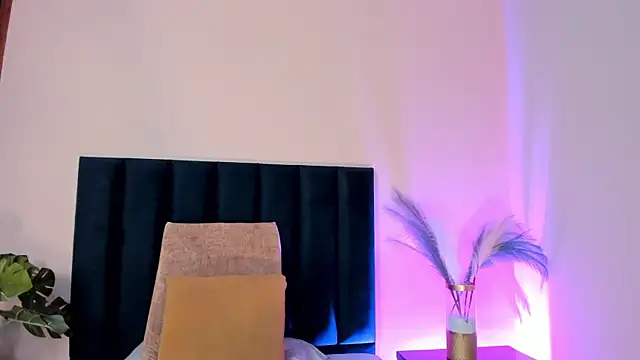 NoraDasilva online show from 11-14-25, 11:41