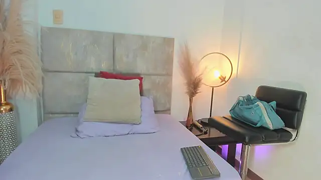 NoraDasilva online show from 09-24-25, 12:29