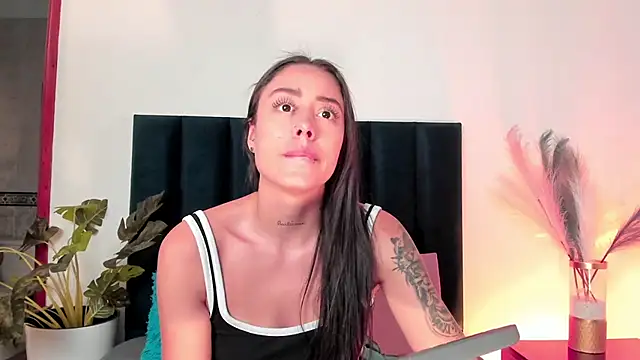 NoraDasilva online show from 10-08-25, 12:34