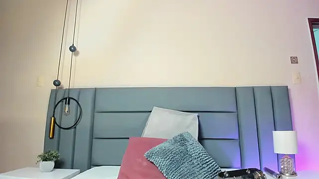 NoraDasilva online show from 09-30-25, 11:00