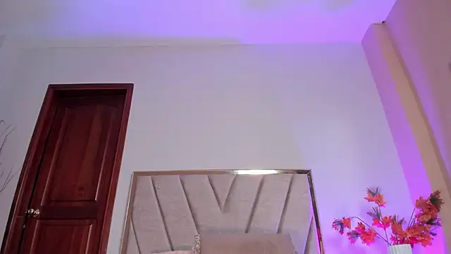 NoraDasilva online show from 02-03-26, 02:53