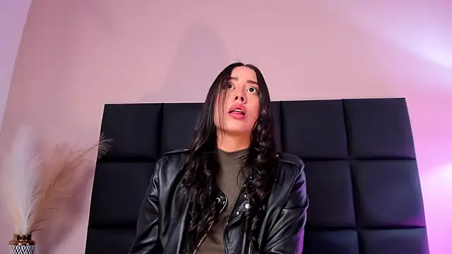 NoraDasilva online show from 10-09-25, 12:33