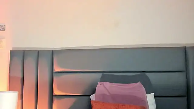 NoraDasilva online show from 11-18-25, 08:23