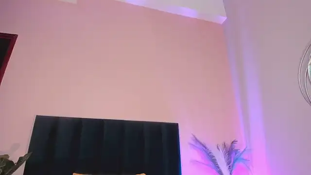 NoraDasilva online show from 12-04-25, 12:42