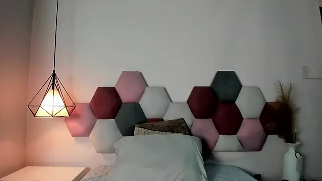 NoraDasilva online show from 09-14-25, 01:55