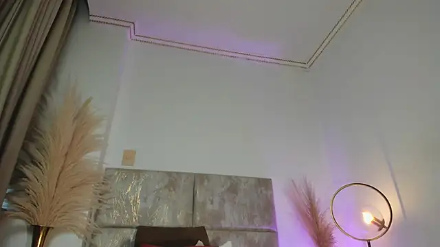 NoraDasilva online show from 10-04-25, 12:28