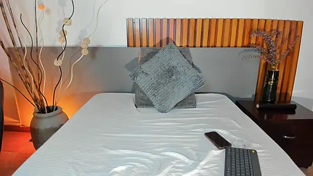 NoraDasilva online show from 12-23-25, 12:11