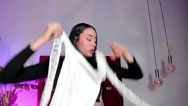 NoraDasilva online show from 12-17-25, 12:37