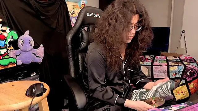 ShinyCherub online show from 12-18-25, 01:55