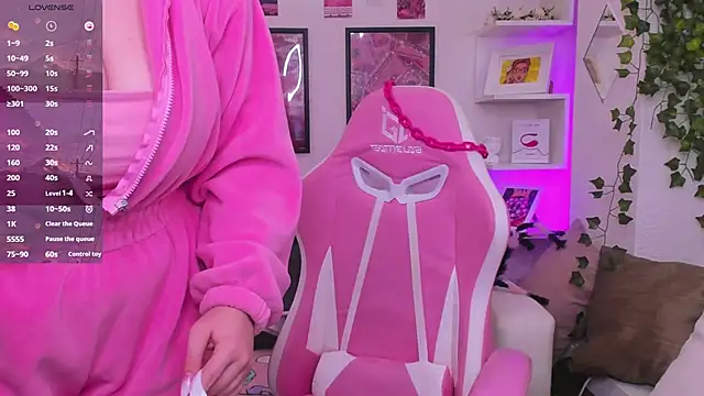 art lovee online show from 10-15-25, 02:10