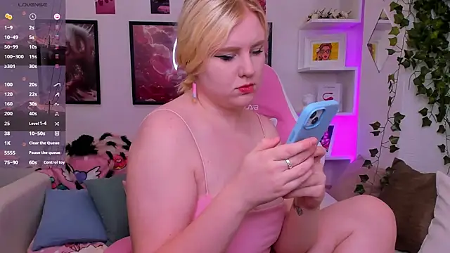 art lovee online show from 09-29-25, 01:23