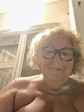 Snapshot of Merilulla chatting on 07-26-26, 01:23 Merilulla online show from 07-26-26, 01:23
