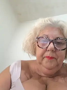 Snapshot of Merilulla chatting on 06-23-26, 01:42 Merilulla online show from 06-23-26, 01:42