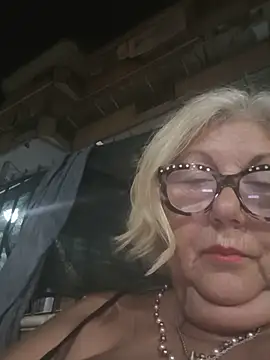 Snapshot of Merilulla chatting on 06-18-26, 10:48 Merilulla online show from 06-18-26, 10:48