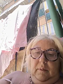 Snapshot of Merilulla chatting on 06-18-26, 10:31 Merilulla online show from 06-18-26, 10:31