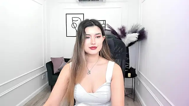 AnneTLi online show from 11-08-25, 03:32