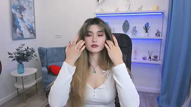 AnneTLi online show from 05-08-26, 03:32