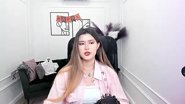 AnneTLi online show from 10-24-25, 03:27