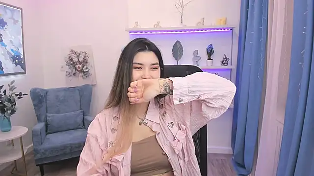 AnneTLi online show from 01-13-26, 03:43