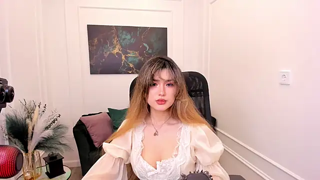 AnneTLi online show from 05-10-26, 03:21
