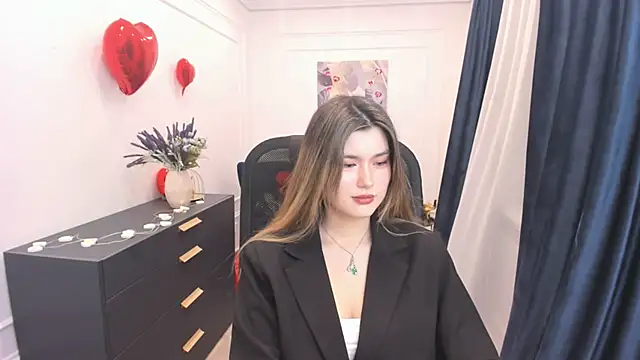 AnneTLi online show from 02-15-26, 03:51