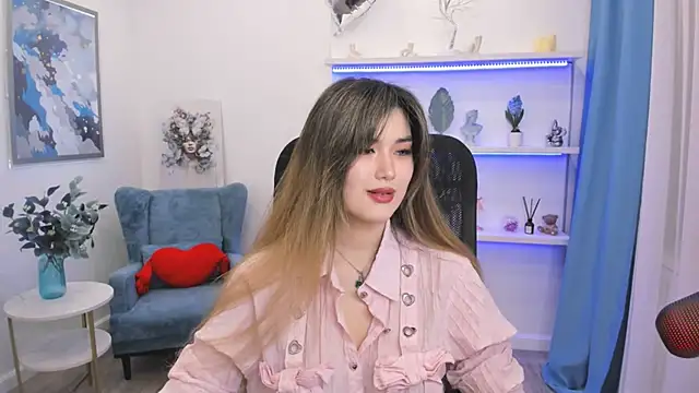 AnneTLi online show from 05-05-26, 03:31