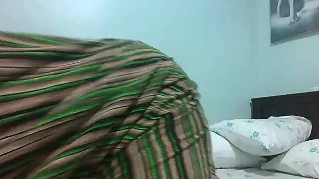 Snapshot of Darkberry chatting on 10-10-25, 12:06 Darkberry online show from 10-10-25, 12:06