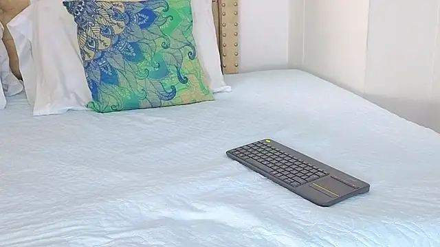 KeryHillson online show from 10-27-25, 01:45