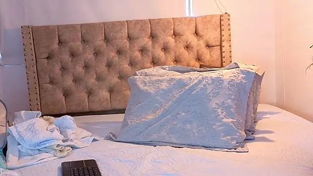 KeryHillson online show from 12-19-25, 01:57