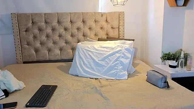 KeryHillson online show from 02-10-26, 12:26