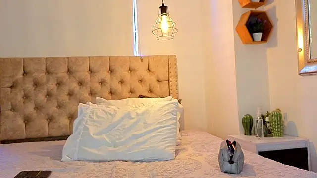 KeryHillson online show from 04-09-26, 02:12