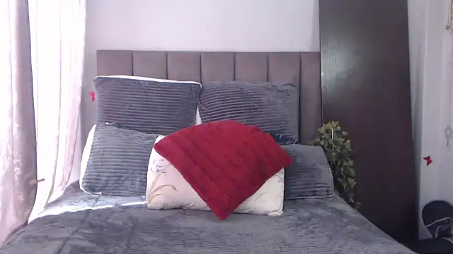 hotncurv8 online show from 09-29-25, 08:43