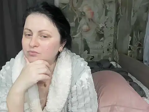 Snapshot of Lillian2 chatting on 02-16-26, 05:22 Lillian2 online show from 02-16-26, 05:22
