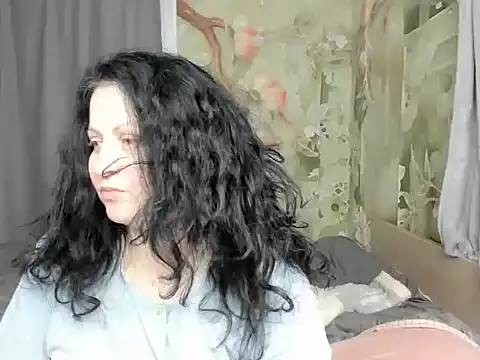 Snapshot of Lillian2 chatting on 02-10-26, 11:42 Lillian2 online show from 02-10-26, 11:42