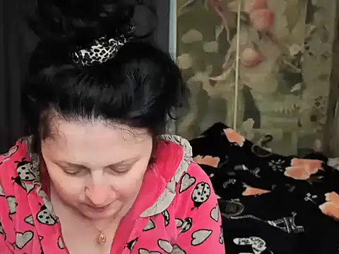 Snapshot of Lillian2 chatting on 06-18-26, 12:54 Lillian2 online show from 06-18-26, 12:54